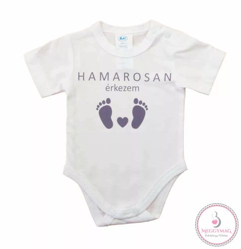 Hamarosan érkezem feliratos baba body, babaváró ajándék, 56-os
