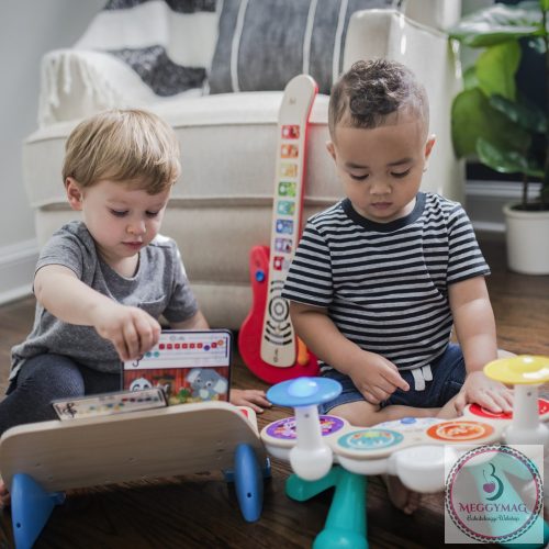 BABY EINSTEIN Zenélő játék dob készlet Together in Tune Drums™ Connected Magic Touch™ HAPE 12hó+