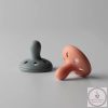 Tommee Tippee nyugtató cumi szilikon Breast-Like anyamell formájú 6-18 hó 2db színes