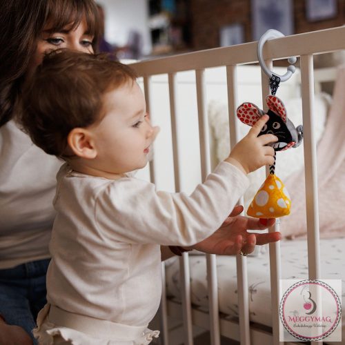 BabyOno függő csörgő kontrasztos színekkel MOUSE 1676