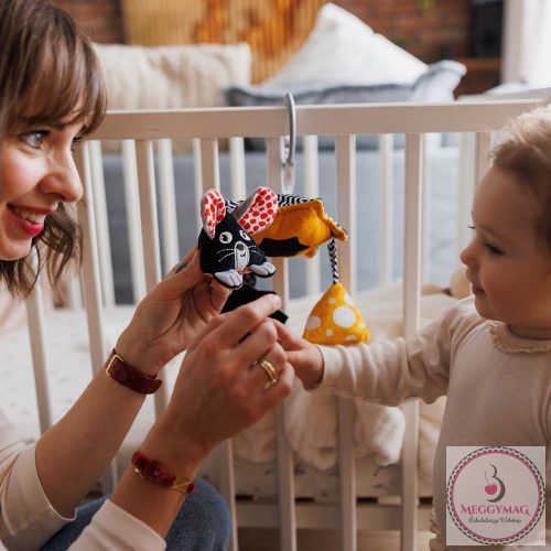 BabyOno játék babakocsira kontrasztos színekben MOUSE 1678