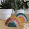 PETITE&MARS szilikon egymásra rakható játék Rainbow Misty Green 12m+