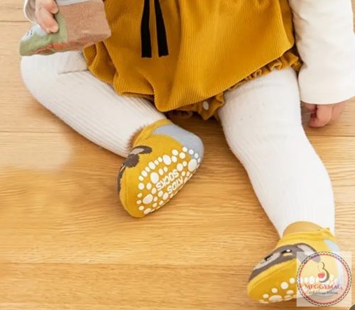 Csúszásgátlós baba zokni, macis 0-12 hó 