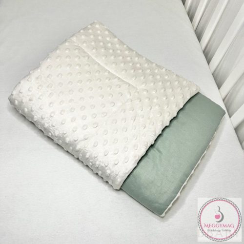 Kétoldalú babatakaró 70×90 cm | Olivazöld pamutvászon, bézs minky, antiallergén töltettel, KÉSZLETEN A BOLTBAN!