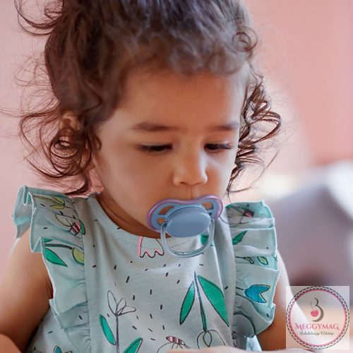 Philips AVENT játszócumi Ultra Air neutral 6-18hó lányos kék 2db