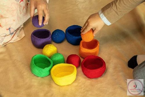 Vezo design horgolt szivárvány rakosgatós játék 