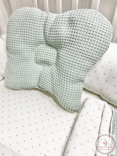 Grace babafészek szett – pasztell olivazöld waffle pamut és pöttyös pamut kuckó a legkisebbeknek