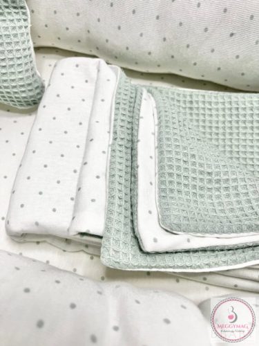 Grace babafészek szett – pasztell olivazöld waffle pamut és pöttyös pamut kuckó a legkisebbeknek