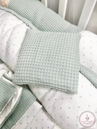 Grace babafészek szett – pasztell olivazöld waffle pamut és pöttyös pamut kuckó a legkisebbeknek