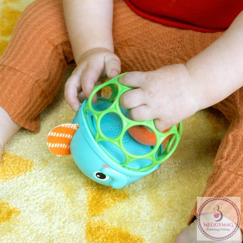 OBALL Zenélő világító játék Giggle & Glow™ 3hó+