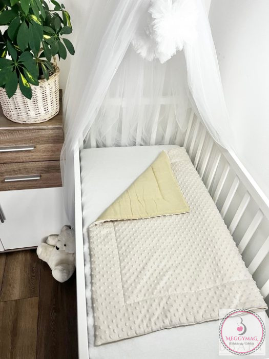 Kétoldalú babatakaró 70×90 cm | Bézs pamutvászon, krém minky, antiallergén töltettel